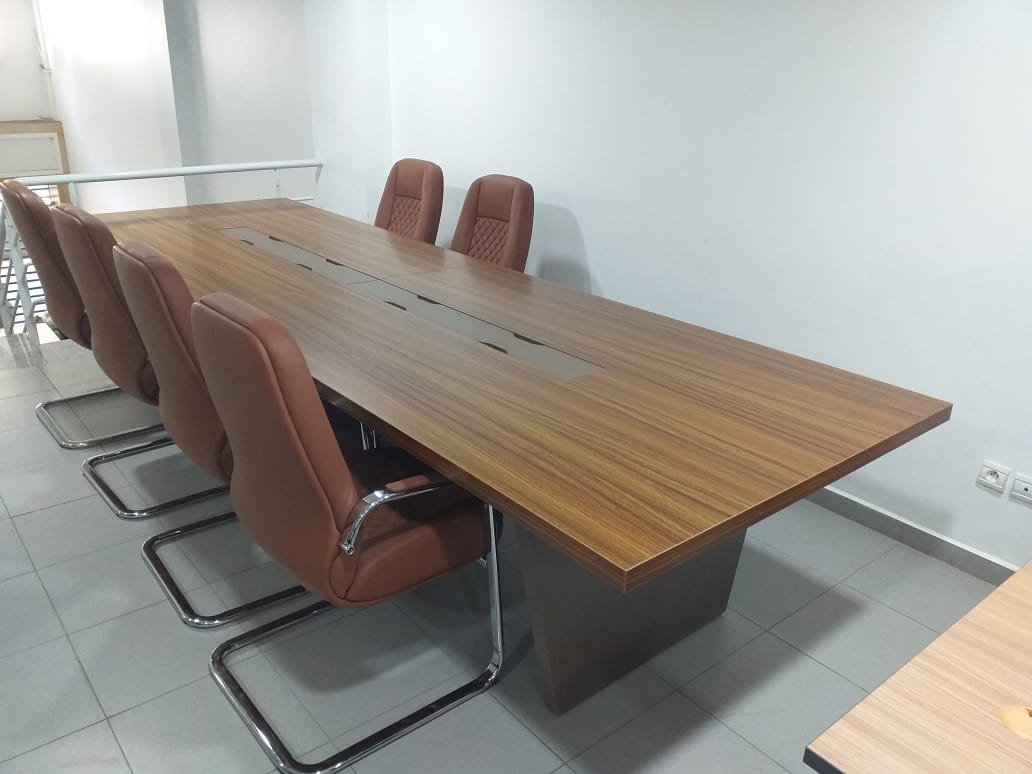 Vente des tables de réunions